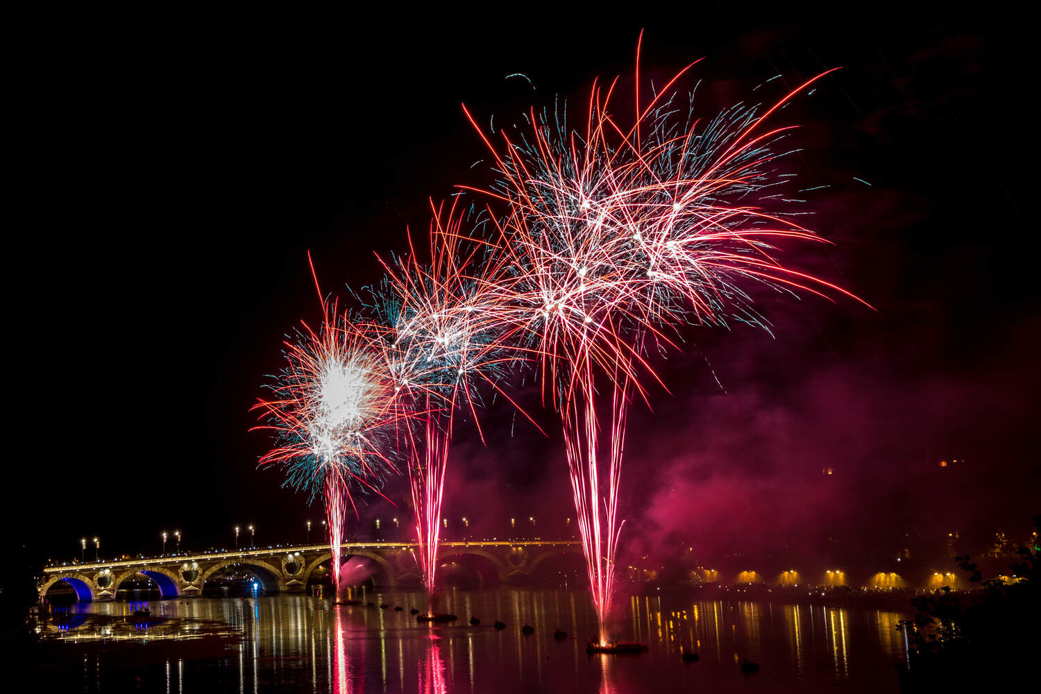 can i bring fireworks from us to canada